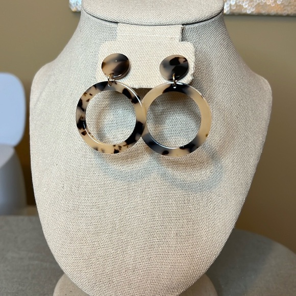 Jewelry - NWT Leopard Print Drop Hoop Earrings